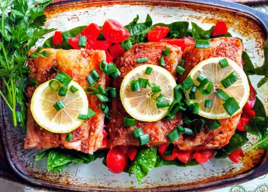 pikantny dorsz na szpinaku