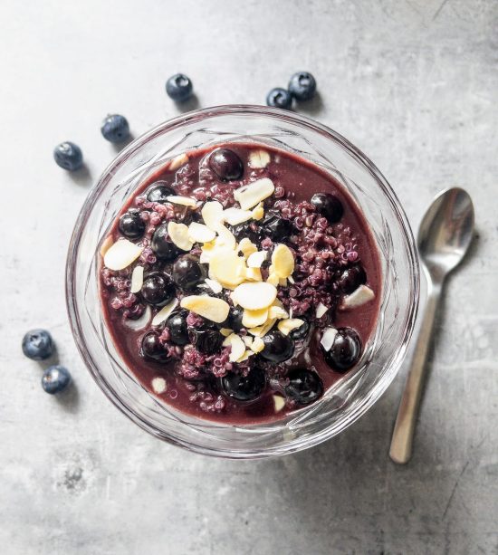 kakaowa komosanka na ciepło z borówkami