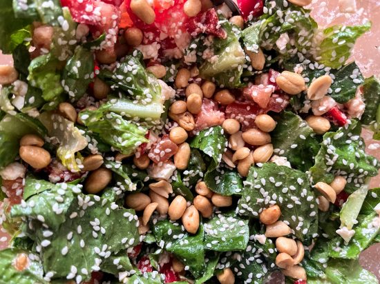 sałatka z orzeszkami ziemnymi