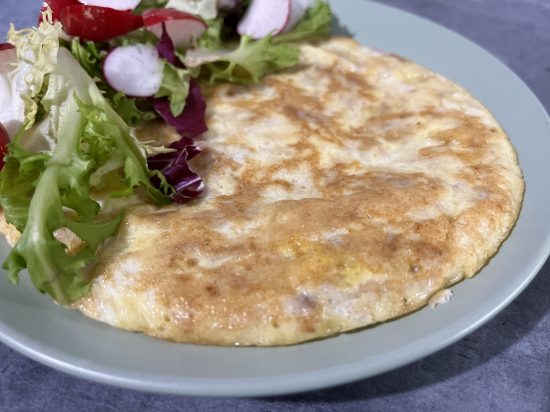 Wysokobiałkowy omlet z tuńczykiem